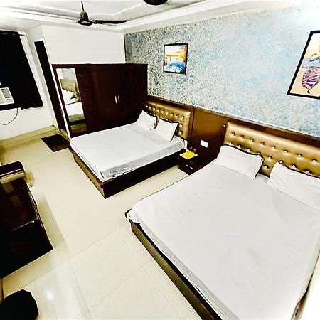 Premium Boston Rooms Family Hotel Agra (Uttar Pradesh) Exterior foto