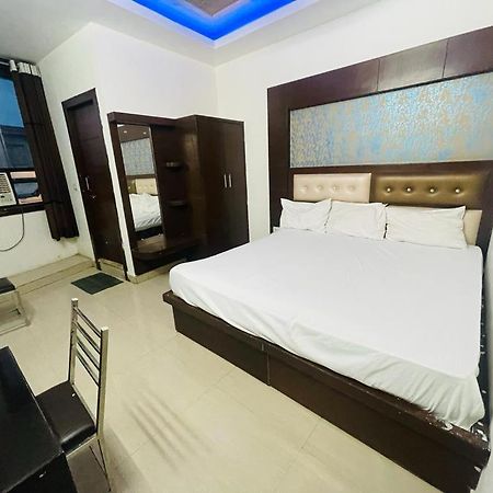 Premium Boston Rooms Family Hotel Agra (Uttar Pradesh) Exterior foto