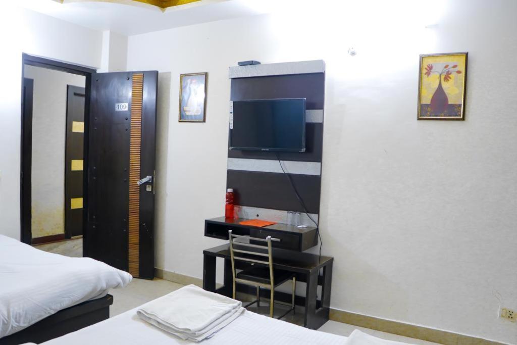 Premium Boston Rooms Family Hotel Agra (Uttar Pradesh) Exterior foto