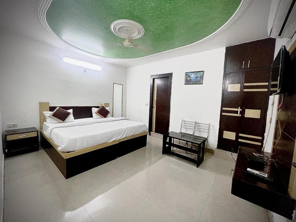 Premium Boston Rooms Family Hotel Agra (Uttar Pradesh) Exterior foto