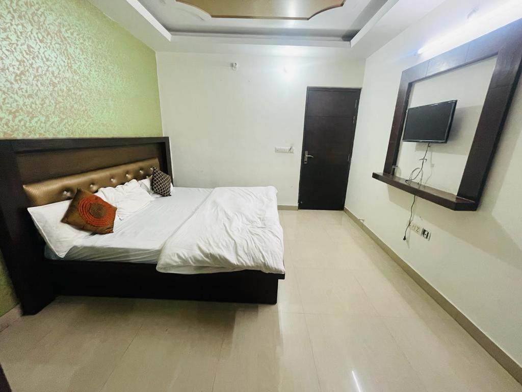 Premium Boston Rooms Family Hotel Agra (Uttar Pradesh) Exterior foto
