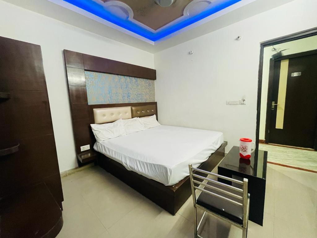 Premium Boston Rooms Family Hotel Agra (Uttar Pradesh) Exterior foto